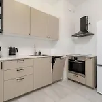 Cosy With Balcony In By Renters