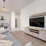 Cosy With Balcony In By Renters Διαμέρισμα *