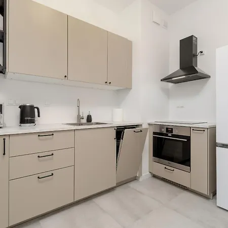 Cosy With Balcony In By Renters