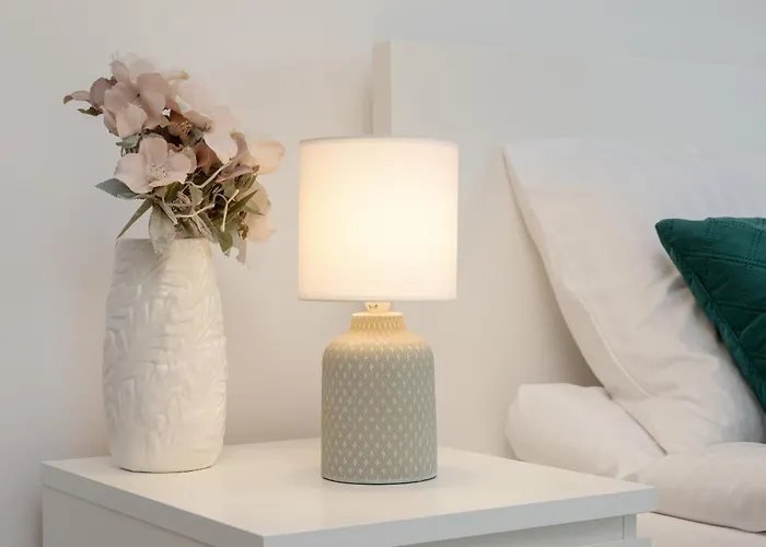 Cosy With Balcony In By Renters * رشيشوف