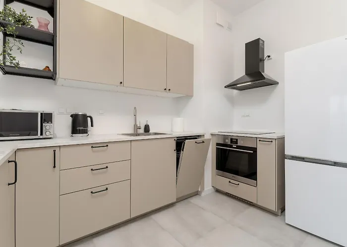 Cosy With Balcony In By Renters