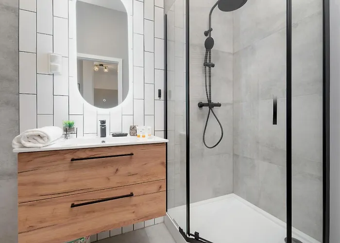 شقة Cosy With Balcony In By Renters رشيشوف