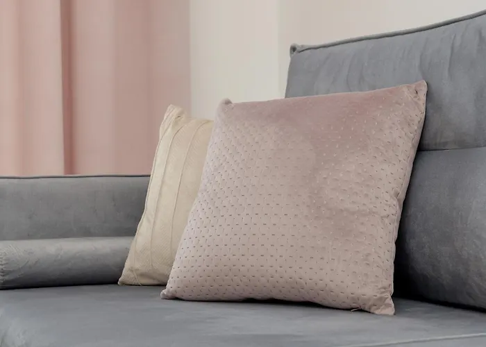 Cosy With Balcony In By Renters * رشيشوف