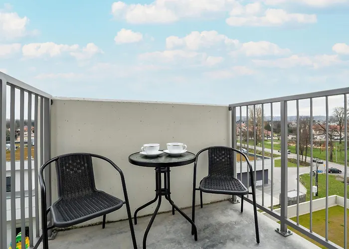 Cosy With Balcony In By Renters *