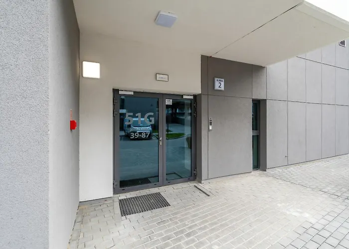 Cosy With Balcony In By Renters شقة